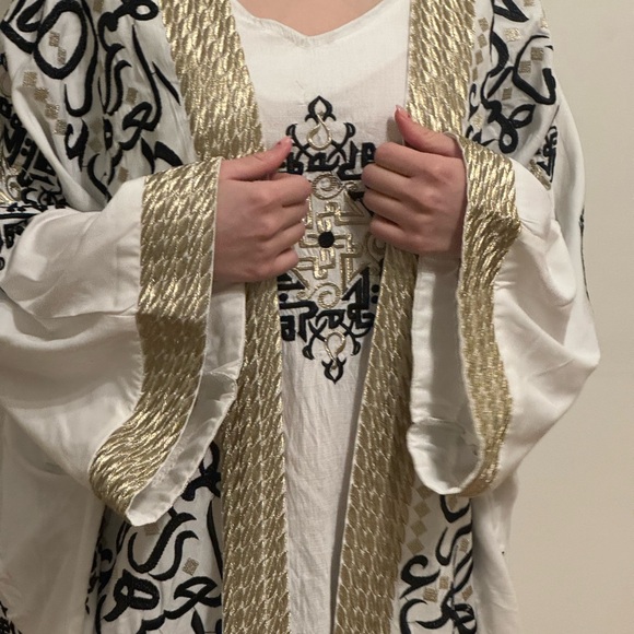 White and Black Embroidered Kaftan/Abaya - Picture 3 of 5